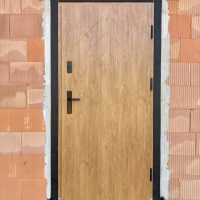 drzwi wejściowe do nowego domu lesznowola piaseczno michałowice nadarzyn janki raszyn książenice konstancin ustan&oacute;w prażm&oacute;w tarczyn urzut rozalin rusiec walend&oacute;w kajetany sękocin magdalenka szamoty przypki złotokłos henryk&oacute;w urocze